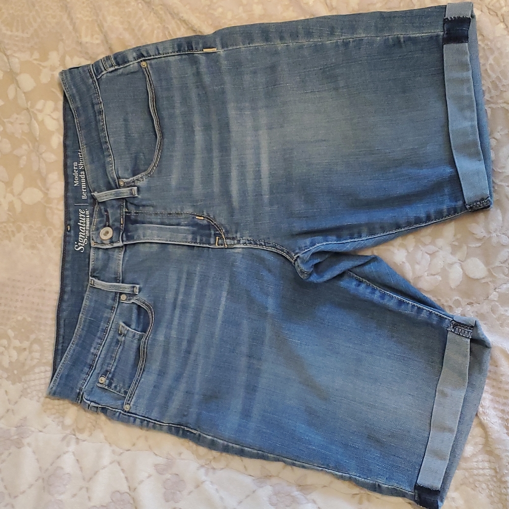 Women's bermuda shorts